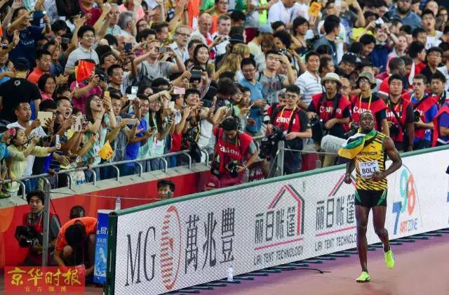 Liri Tent Stands with 100m Champion Usain Bolt