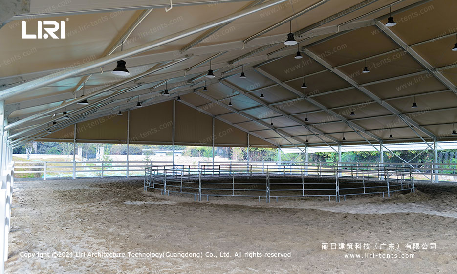 Horse training arena interior with round pen